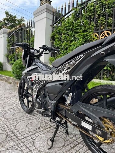 Suzuki Satria Đen
