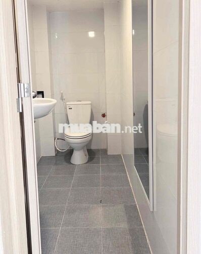 Cho thuê nhà. Nguyên Lầu 1. Lối đi riêng biệt.Nơ Trang Long.P12.Q.BT