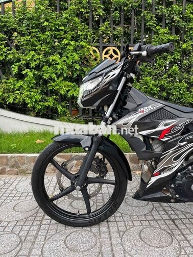 Suzuki Satria Đen