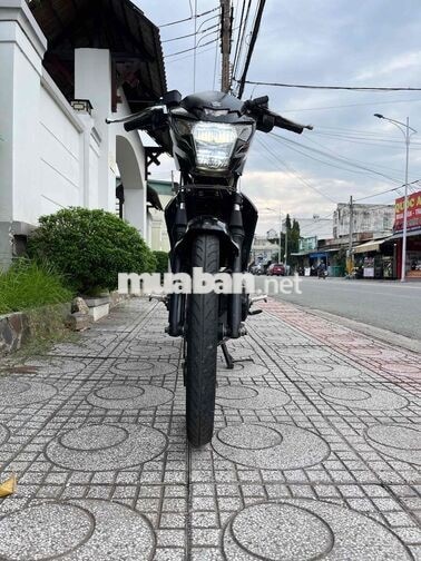Suzuki Satria Đen