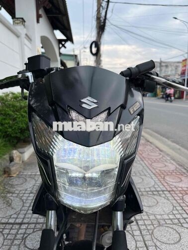 Suzuki Satria Đen