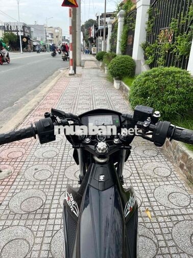 Suzuki Satria Đen