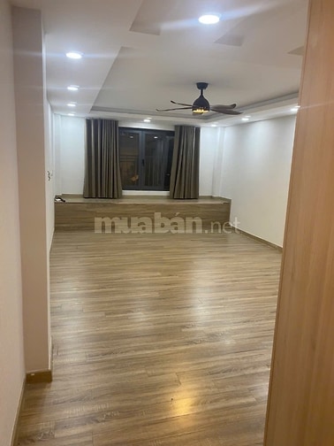 60m2, 5.5tr , tiện làm văn phòng , máy lạnh , máy giặt , tủ lạnh