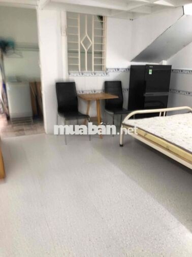 Phòng trệt 2 cửa sổ, thoáng sáng, sạch sẽ tại 24 Lê Trọng Tấn