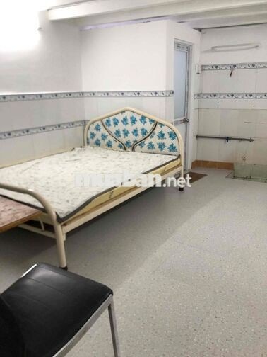 Phòng trệt 2 cửa sổ, thoáng sáng, sạch sẽ tại 24 Lê Trọng Tấn