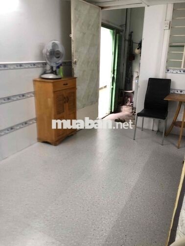 Phòng trệt 2 cửa sổ, thoáng sáng, sạch sẽ tại 24 Lê Trọng Tấn