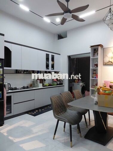 CHO THUÊ NHÀ HẺM XE TẢI ĐƯỜNG TÂN QUÝ - P Tân Quý 4,5 x 13 M ĐÚC 1 Lầu