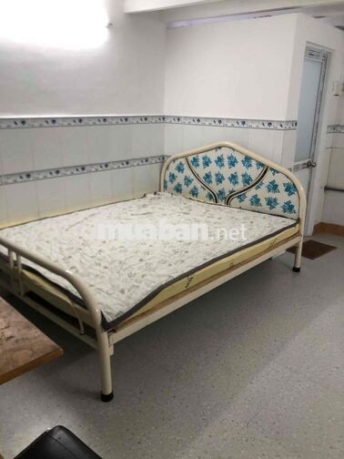 Phòng trệt 2 cửa sổ, thoáng sáng, sạch sẽ tại 24 Lê Trọng Tấn