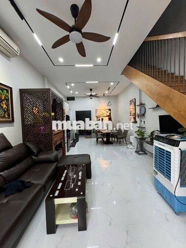 CHO THUÊ NHÀ HẺM XE TẢI ĐƯỜNG TÂN QUÝ - P Tân Quý 4,5 x 13 M ĐÚC 1 Lầu