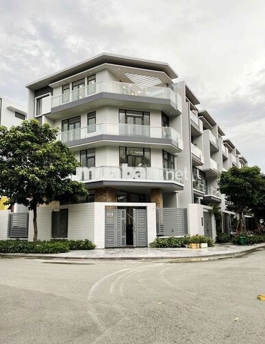 Văn phòng Nguyên tầng 90m2 hai mặt tiền thoáng đẹp giá chỉ 11tr/tháng