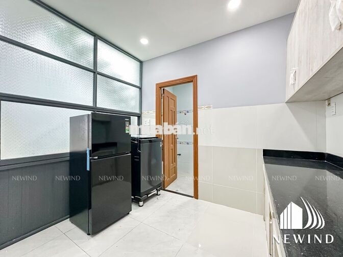 Cho thuê nguyên tầng 3PN 2WC ban công. Gần bên KCX, UFM, sát đi Quận 4