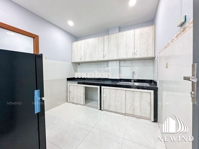 Cho thuê nguyên tầng 3PN 2WC ban công. Gần bên KCX, UFM, sát đi Quận 4