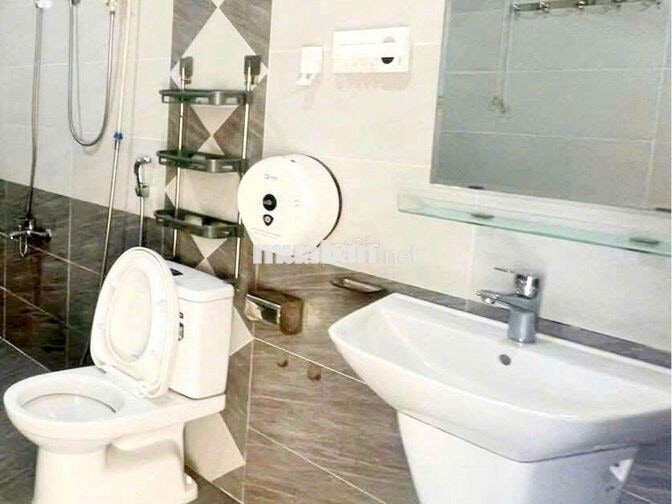 Văn phòng cho 6-10 nhân sự, full nội thất, có thang máy Vạn Phúc City