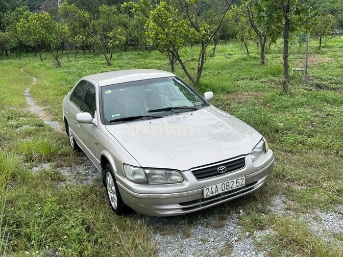 Toyota Camry GLi 2001 Số sàn màu ghi hồng phấn