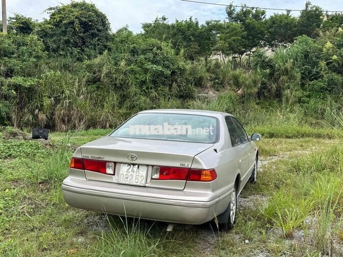 Toyota Camry GLi 2001 Số sàn màu ghi hồng phấn