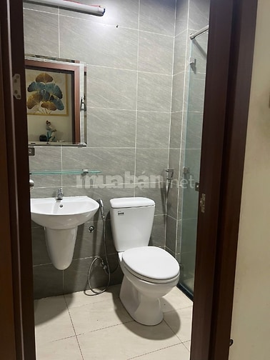 Căn hộ chung cư 2 phòng ngủ, tiện ích đầy đủ.