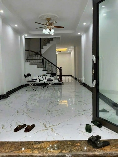 Bán nhà khu Nguyễn Chính, Tân Mai, diện tích 61 m2 x 5 tầng, thang máy