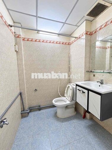 Chu thuê gấp tầng trệt Chung Cư Bắc Đinh Bộ Lĩnh - 52m2 ngang hiếm 7m