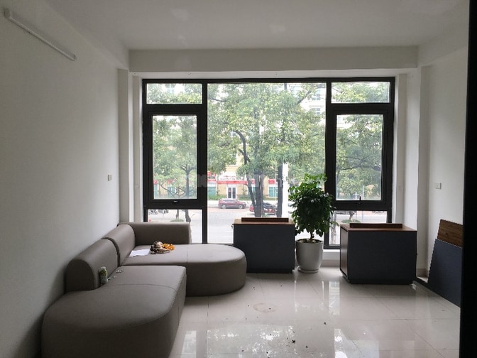 Cho thuê cả nhà hoặc lẻ từng tầng DT 55m2 x 4 tầng mặt đường Mễ Trì 