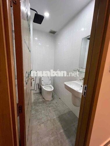 Studio Ban Công Lạc Long Quân Full Nội Thất
