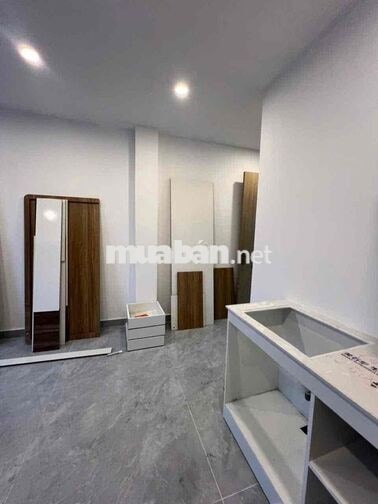 Studio Ban Công Lạc Long Quân Full Nội Thất