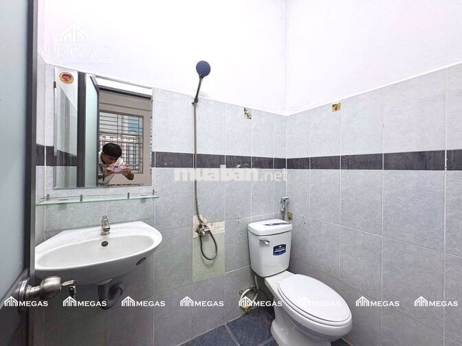 CHO THUÊ PHÒNG BAN CÔNG 30M2 - FULL NỘI THẤT - CÔNG VIÊN LÀNG HOA