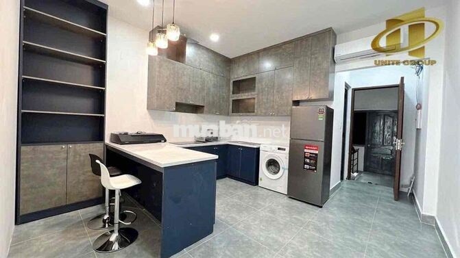 Căn hộ 1 phòng ngủ full nội thất , tách bếp , thang máy tận phòng