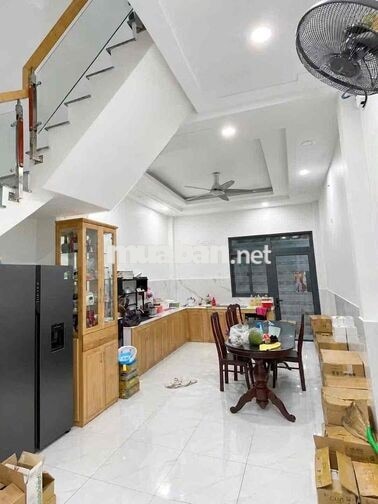 NHÀ MỚI ĐẸP(4X16M) 4TẦNG 4PN 3VS sẳn 4máy lạnh Hẻm 8M thông.