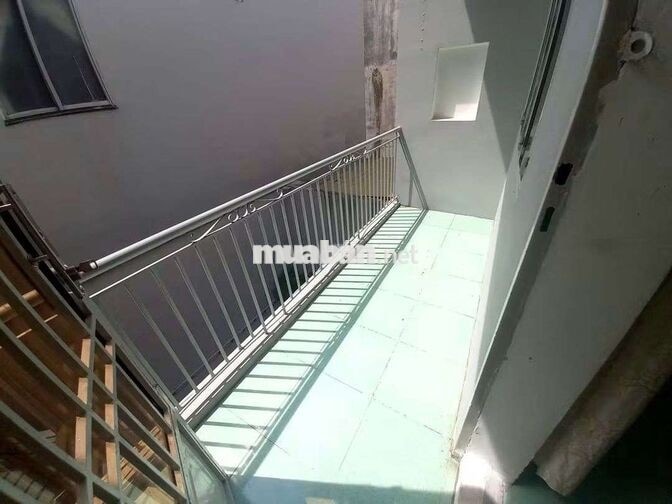 Nhà thuê sát bên kcx tân thuận, dt 4x15m 1 lầu 2pn 2wc