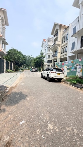 Bán biệt thự 340m2, hầm 3 lầu - HXH Trường Chinh, Tân Bình