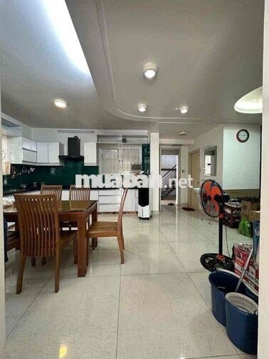 Biệt Thự Tên Lửa 200m2 Dối Diện Aeon Bình Tân | 28 Tỷ | DT 10m x 20m