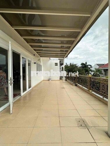 Biệt Thự Tên Lửa 200m2 Dối Diện Aeon Bình Tân | 28 Tỷ | DT 10m x 20m