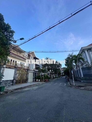 Biệt Thự Tên Lửa 200m2 Dối Diện Aeon Bình Tân | 28 Tỷ | DT 10m x 20m