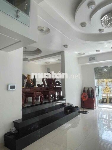 Biệt Thự Tên Lửa 200m2 Dối Diện Aeon Bình Tân | 28 Tỷ | DT 10m x 20m