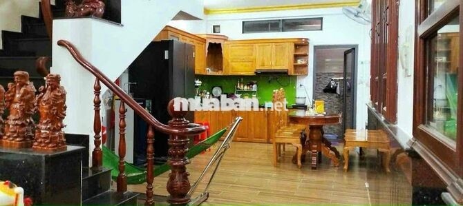 cho thuê nhà 1 trệt 2 lầu 1 thượng