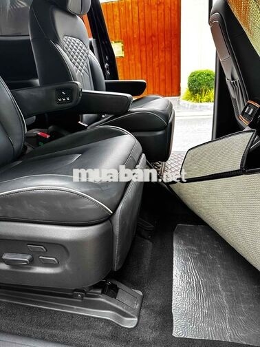 Hyundai Custin 1.5T Đặc Biệt 11/2024 Đen 17.000 KM