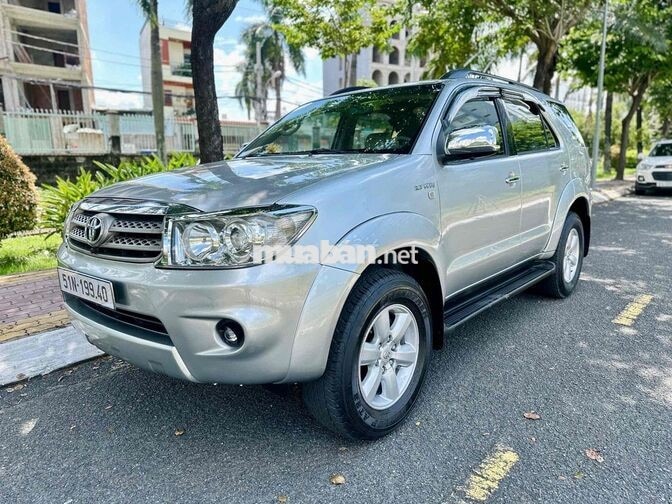 Toyota Fortuner V 2010 Xăng Tự động Bạc