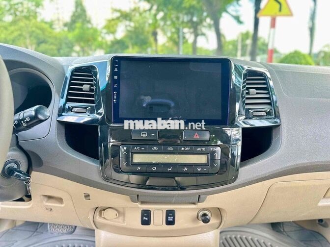 Toyota Fortuner V 2010 Xăng Tự động Bạc