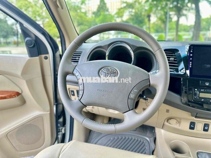 Toyota Fortuner V 2010 Xăng Tự động Bạc