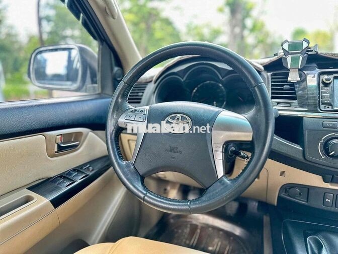 Toyota Fortuner 2014 Số sàn Bạc 7 chỗ
