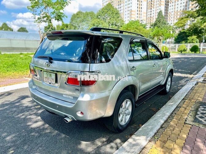 Toyota Fortuner V 2010 Xăng Tự động Bạc