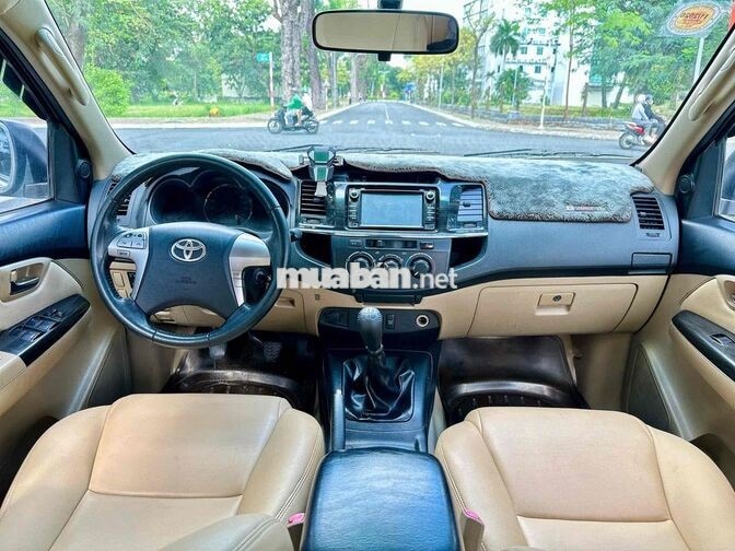 Toyota Fortuner 2014 Số sàn Bạc 7 chỗ