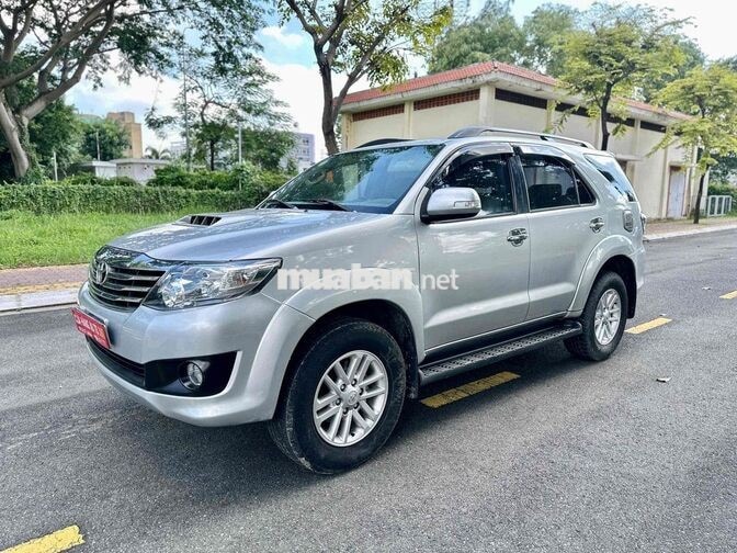 Toyota Fortuner 2014 Số sàn Bạc 7 chỗ