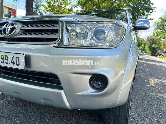 Toyota Fortuner V 2010 Xăng Tự động Bạc
