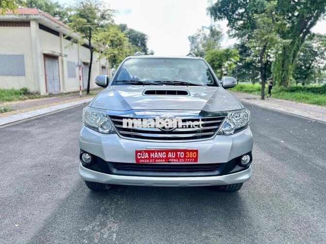 Toyota Fortuner 2014 Số sàn Bạc 7 chỗ