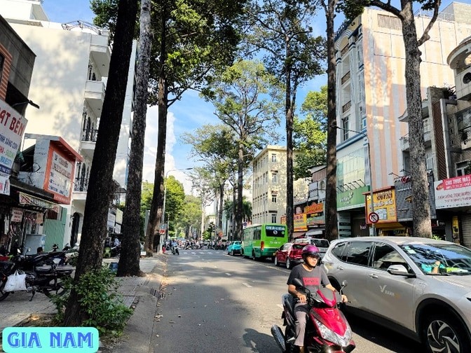 BÁN NHÀ MẶT TIỀN KINH DOANH : 193B NGUYỄN CHÍ THANH - P. 12 - Q. 5 