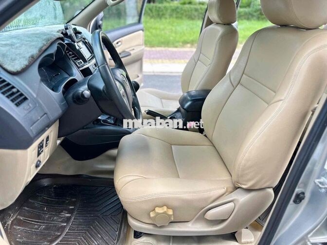 Toyota Fortuner 2014 Số sàn Bạc 7 chỗ