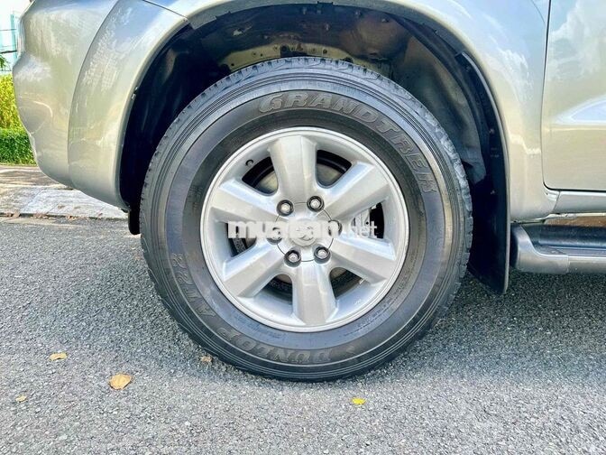 Toyota Fortuner V 2010 Xăng Tự động Bạc