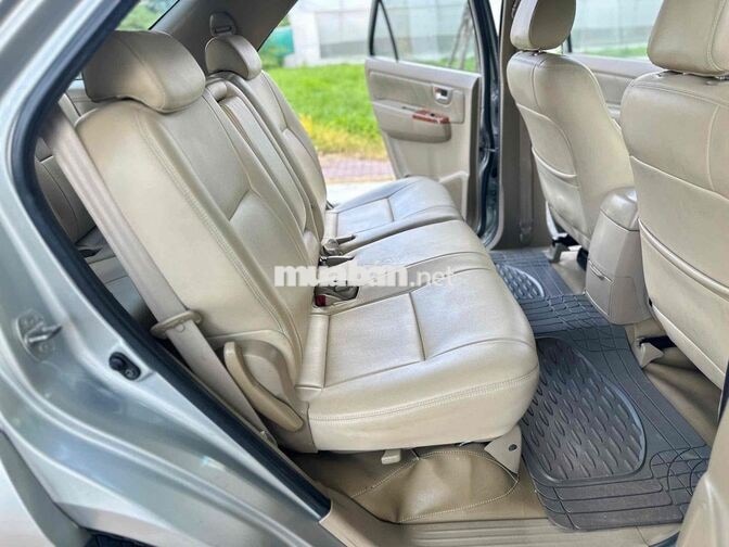 Toyota Fortuner V 2010 Xăng Tự động Bạc