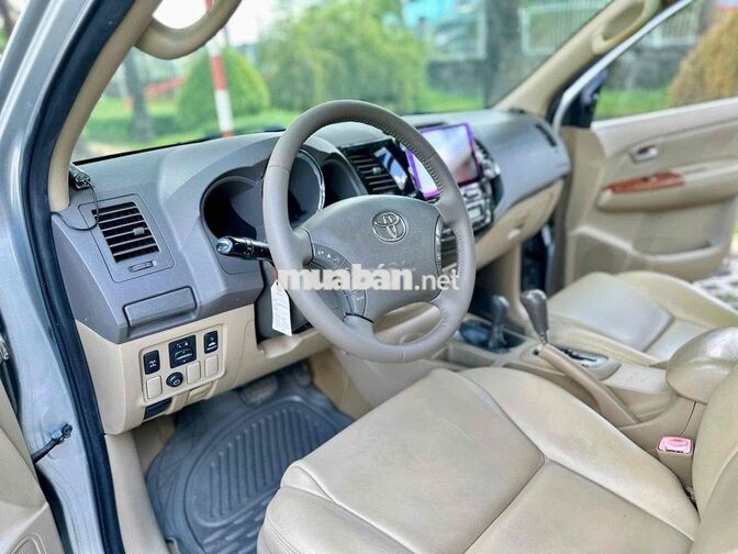 Toyota Fortuner V 2010 Xăng Tự động Bạc